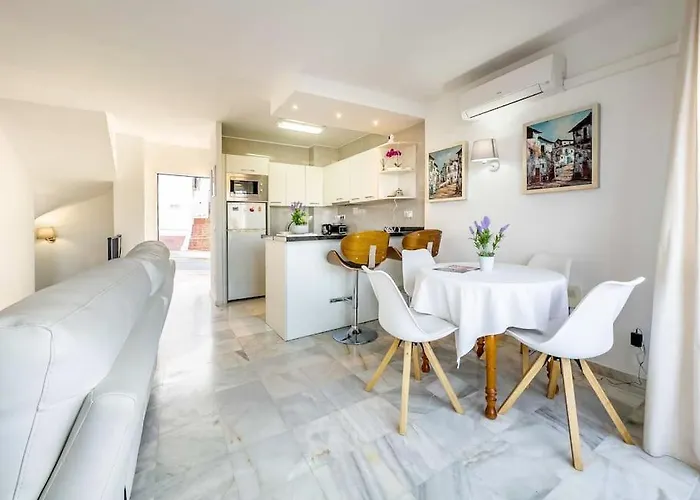 Appartamento 97-townhouse With Roof Terrace & Views,