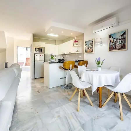 Lägenhet 97-townhouse With Roof Terrace & Views,