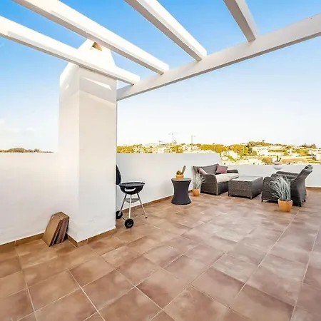 Lägenhet 97-townhouse With Roof Terrace & Views, Marbella