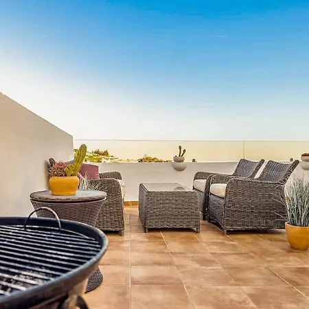 Lägenhet 97-townhouse With Roof Terrace & Views, *